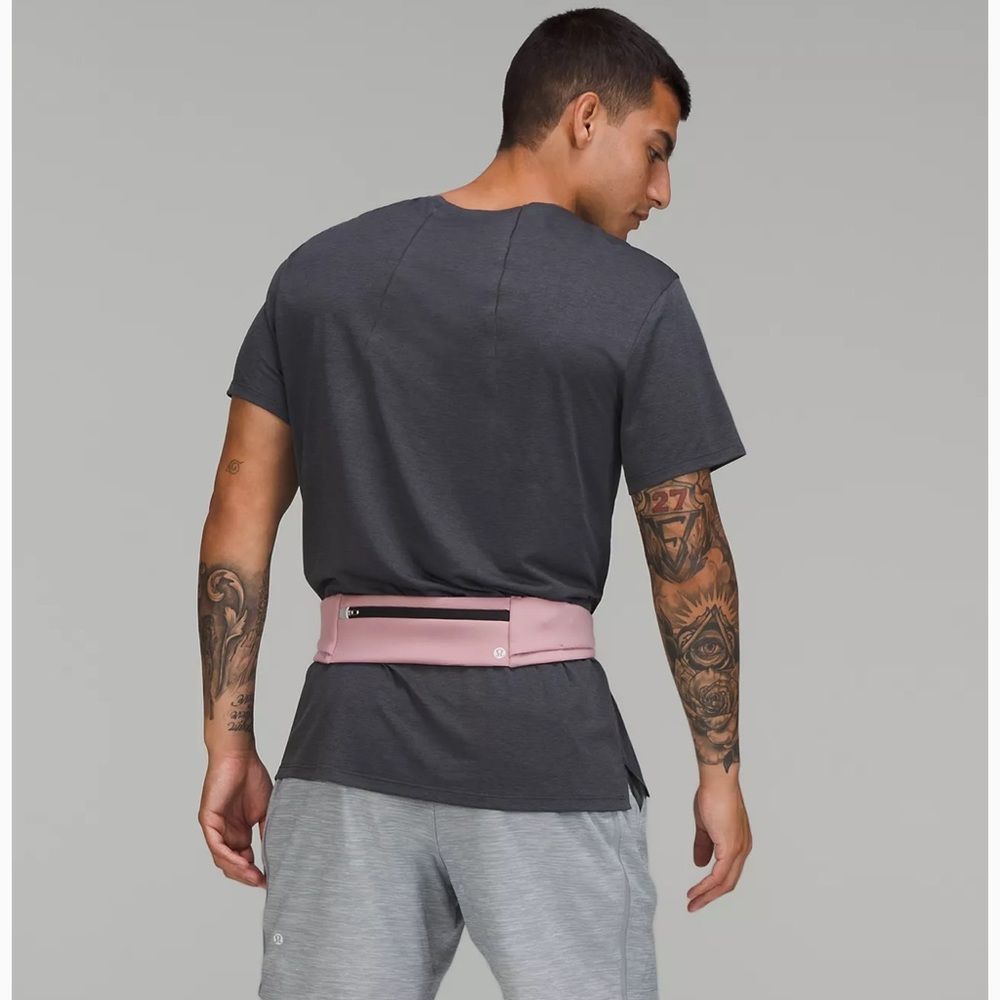 🍋LULULEMON ATHLETICA | Fast and Free Running Belt in Vintage Mauve - Picture 3 of 9